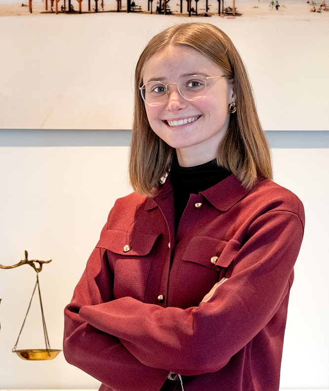 Éléonore Pastori, avocate au cabinet Mandelblat à Bruxelles