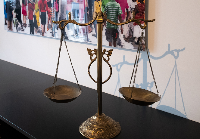Balance de la justice, symbole du cabinet d'avocats Mandelblat à Bruxelles